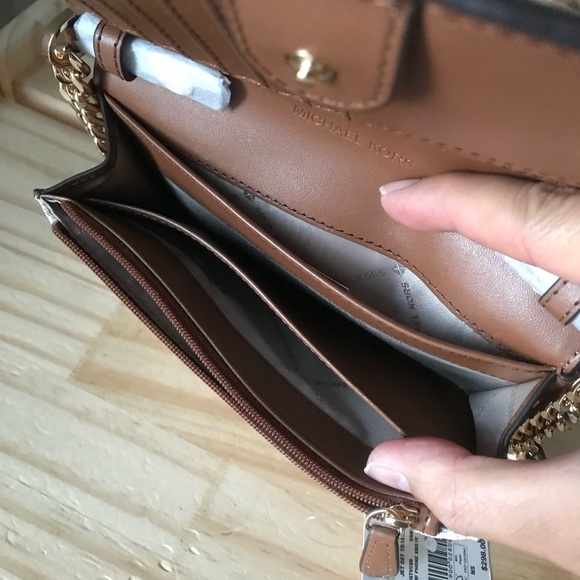 Michael Kors Purse🎈🎈 - Picture 9 of 11